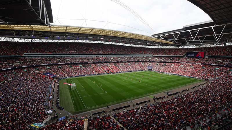https://www.thefa.com/-/media/thefacom-new/images/competitions/the-womens-fa-cup/2023/20231405-800-wfac-final-crowd.ashx?as=0&dmc=0&thn=0